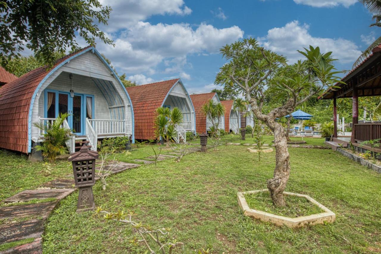 Megaland Bungalow Batununggul Esterno foto